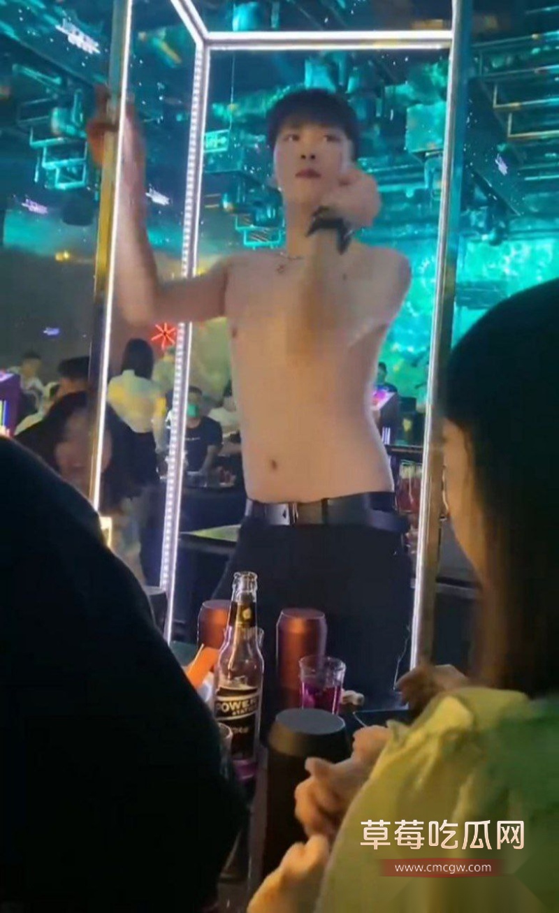 富婆和小仙女们的夜场淫靡生活爆光流出 4