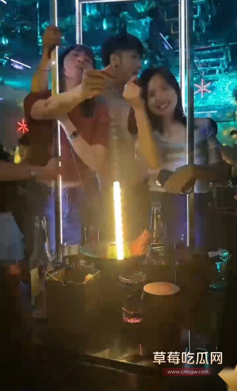 富婆和小仙女们的夜场淫靡生活爆光流出 6