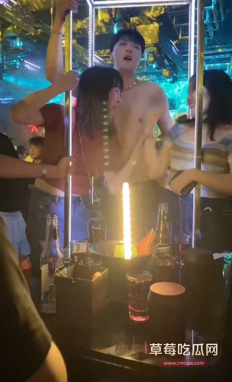 富婆和小仙女们的夜场淫靡生活爆光流出 7