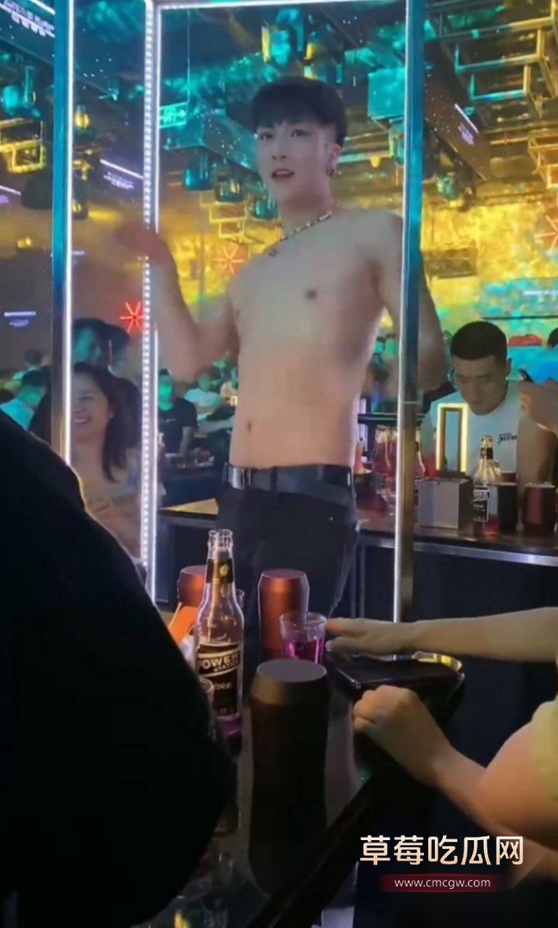 富婆和小仙女们的夜场淫靡生活爆光流出 9