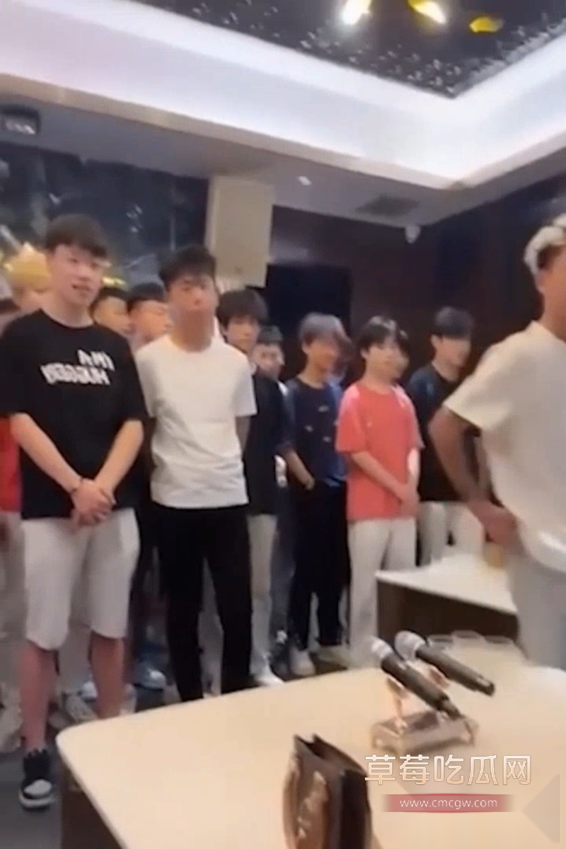 富婆和小仙女们的夜场淫靡生活爆光流出 2