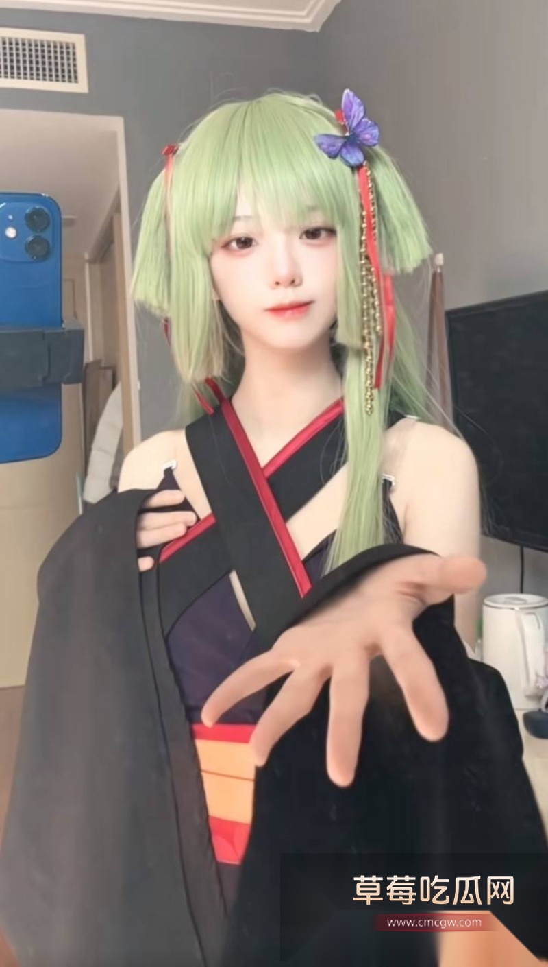 百万粉女网红Coser拿铁ouo 28 百万粉女网红Coser拿铁ouo 28