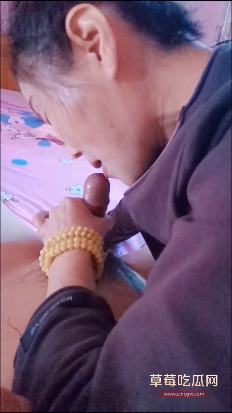 淫荡岳母在婚房与女婿做爱 2 淫荡岳母在婚房与女婿做爱 2