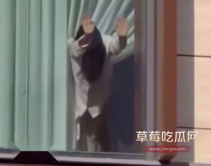 酒店窗前惊现情侣激情戏码4 酒店窗前惊现情侣激情戏码4