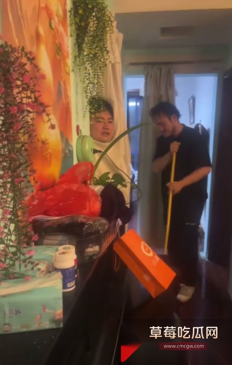 斗鱼李老八旗下直播员 卷毛和管奚 为了博眼球赚流量 3 斗鱼李老八旗下直播员 卷毛和管奚 为了博眼球赚流量 3