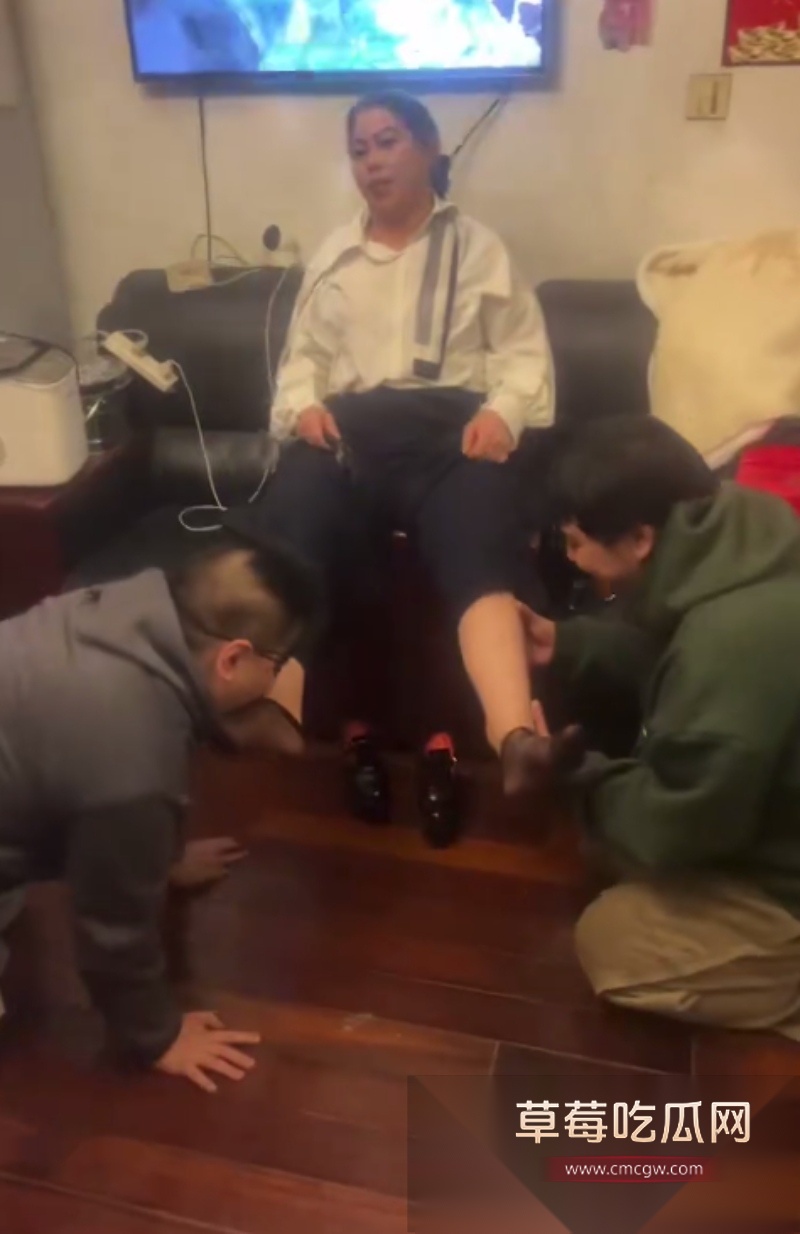 斗鱼李老八旗下直播员 卷毛和管奚 为了博眼球赚流量 4 斗鱼李老八旗下直播员 卷毛和管奚 为了博眼球赚流量 4