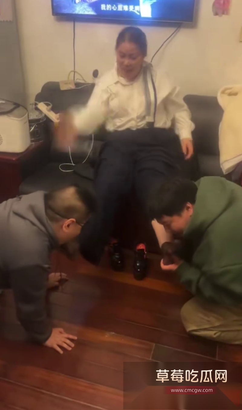 斗鱼李老八旗下直播员 卷毛和管奚 为了博眼球赚流量 5 斗鱼李老八旗下直播员 卷毛和管奚 为了博眼球赚流量 5