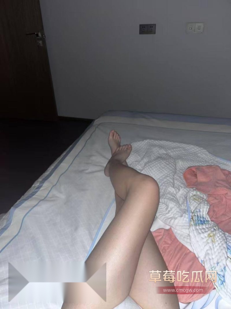 高三学生妹在最需要努力的年纪选择了爱情10 高三学生妹在最需要努力的年纪选择了爱情10