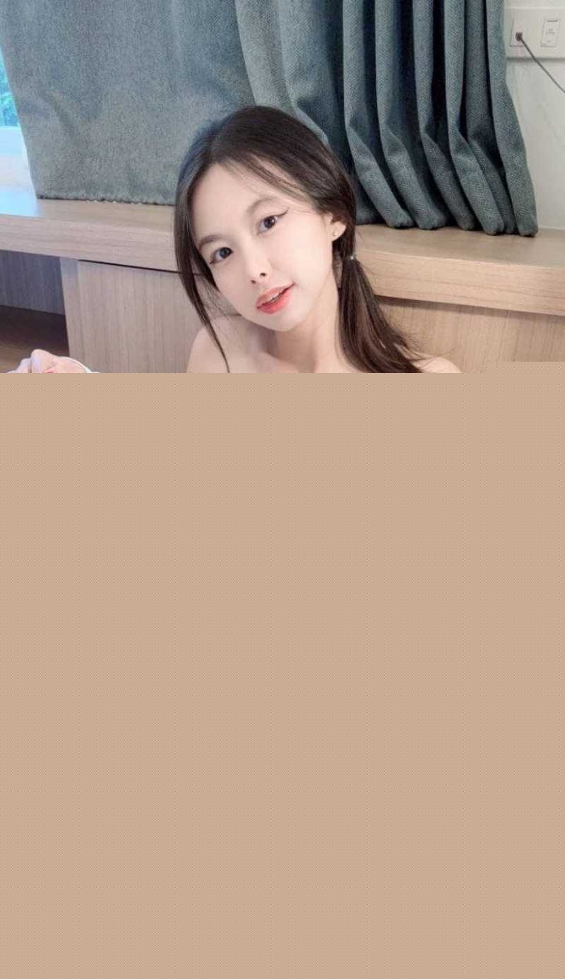 魔鬼身材巨乳少女揉奶自慰 4 魔鬼身材巨乳少女揉奶自慰 4