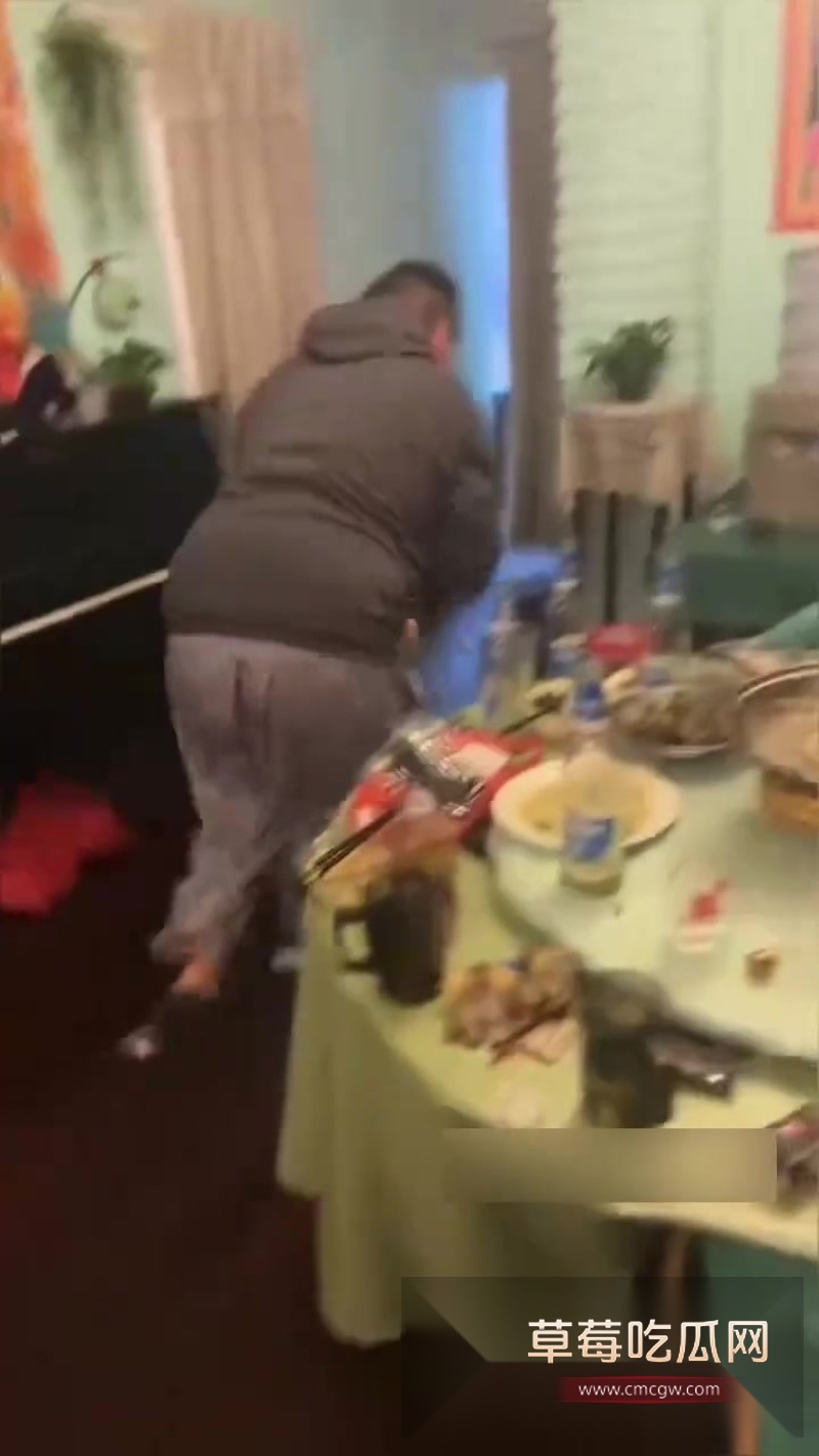 群友女友被妈妈发现 1 群友女友被妈妈发现 1