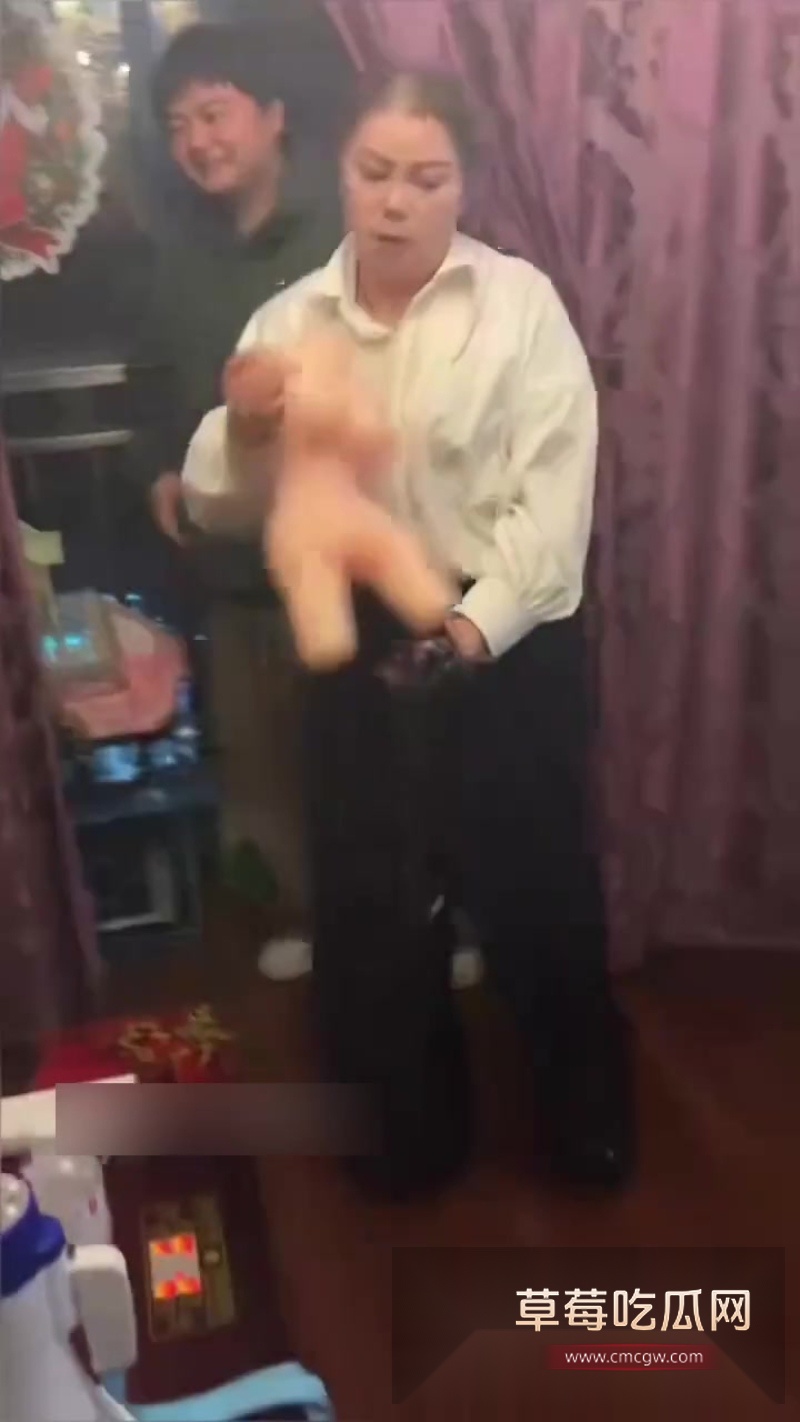 群友女友被妈妈发现 6 群友女友被妈妈发现 6