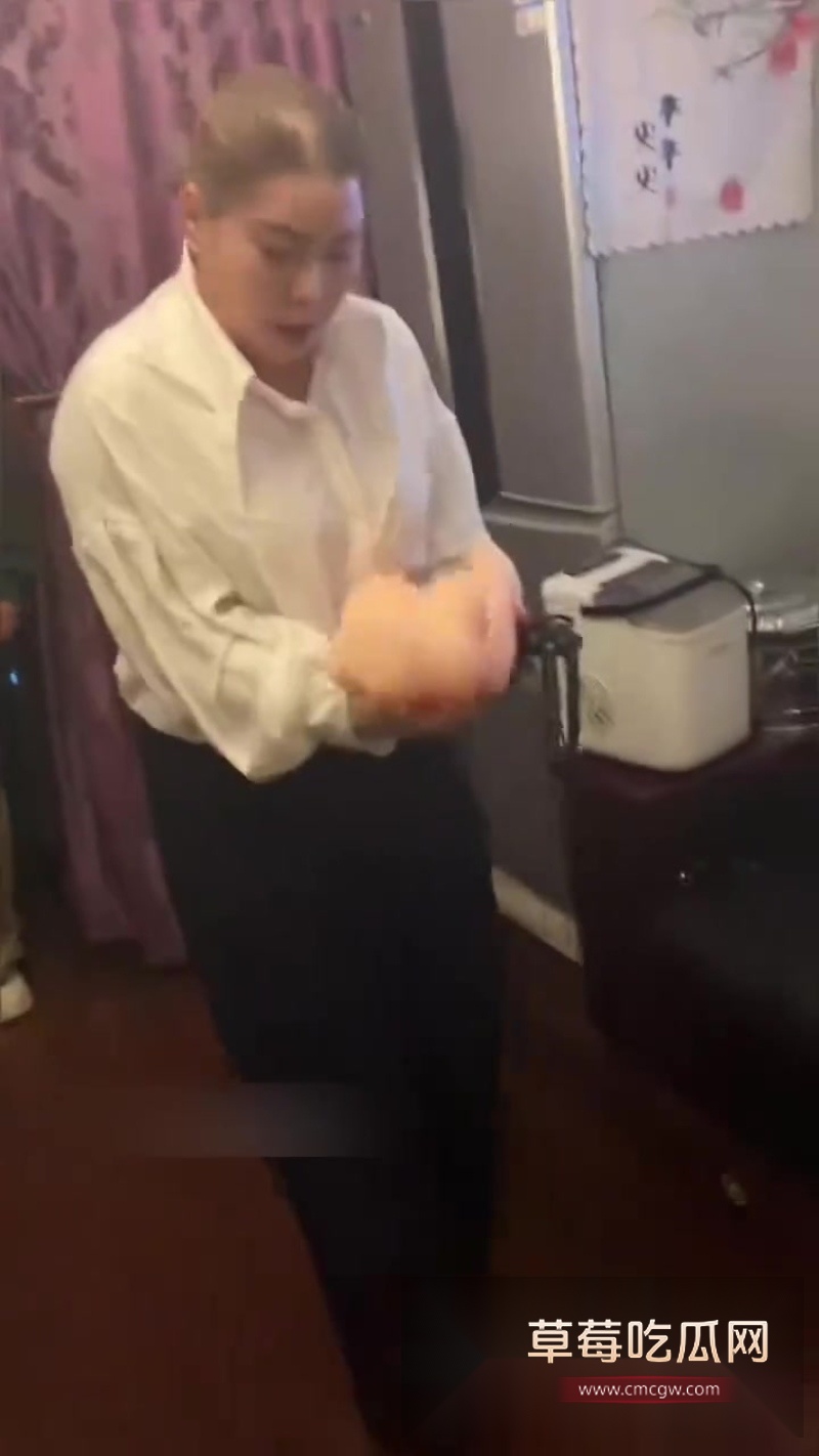 群友女友被妈妈发现 7 群友女友被妈妈发现 7