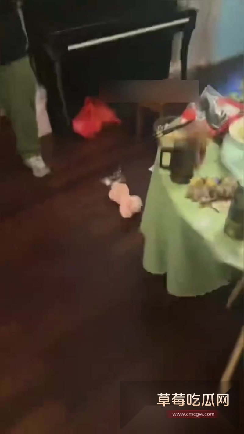 群友女友被妈妈发现 9 群友女友被妈妈发现 9