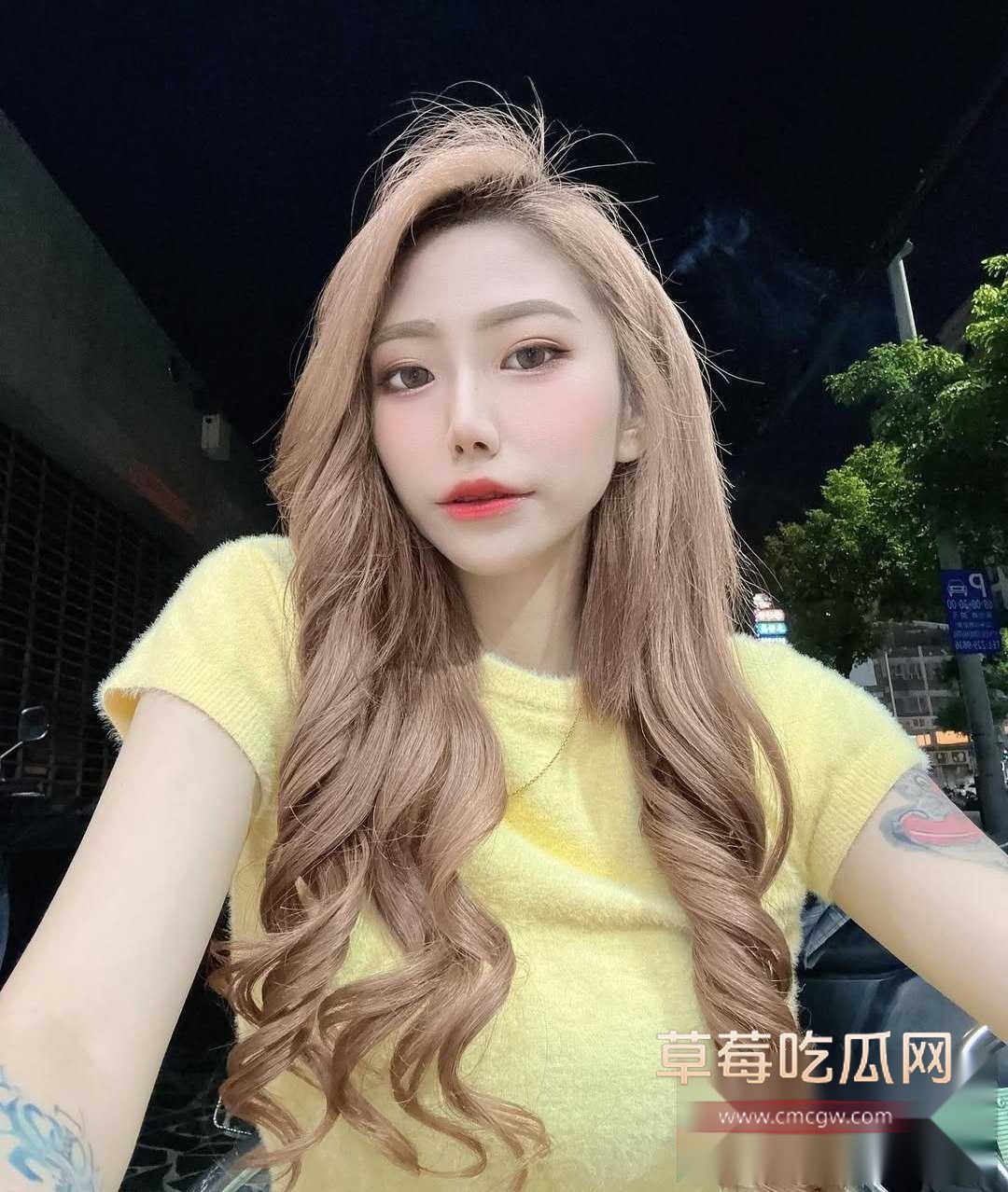IG高颜满背纹身的小网红娜娜 18 IG高颜满背纹身的小网红娜娜 18