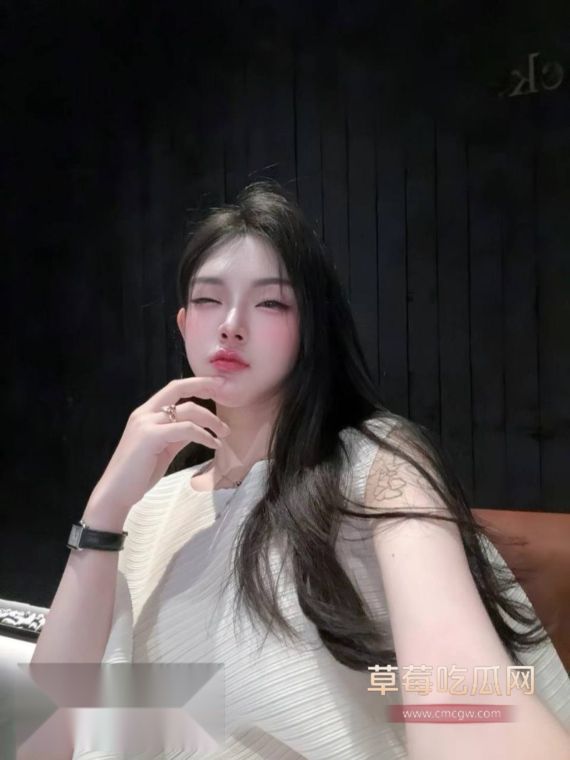 冷白皮纹身女神潇可儿4