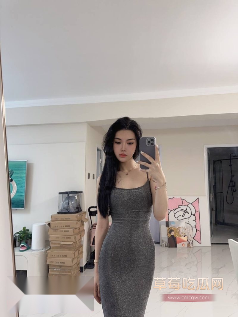 冷白皮纹身女神潇可儿7