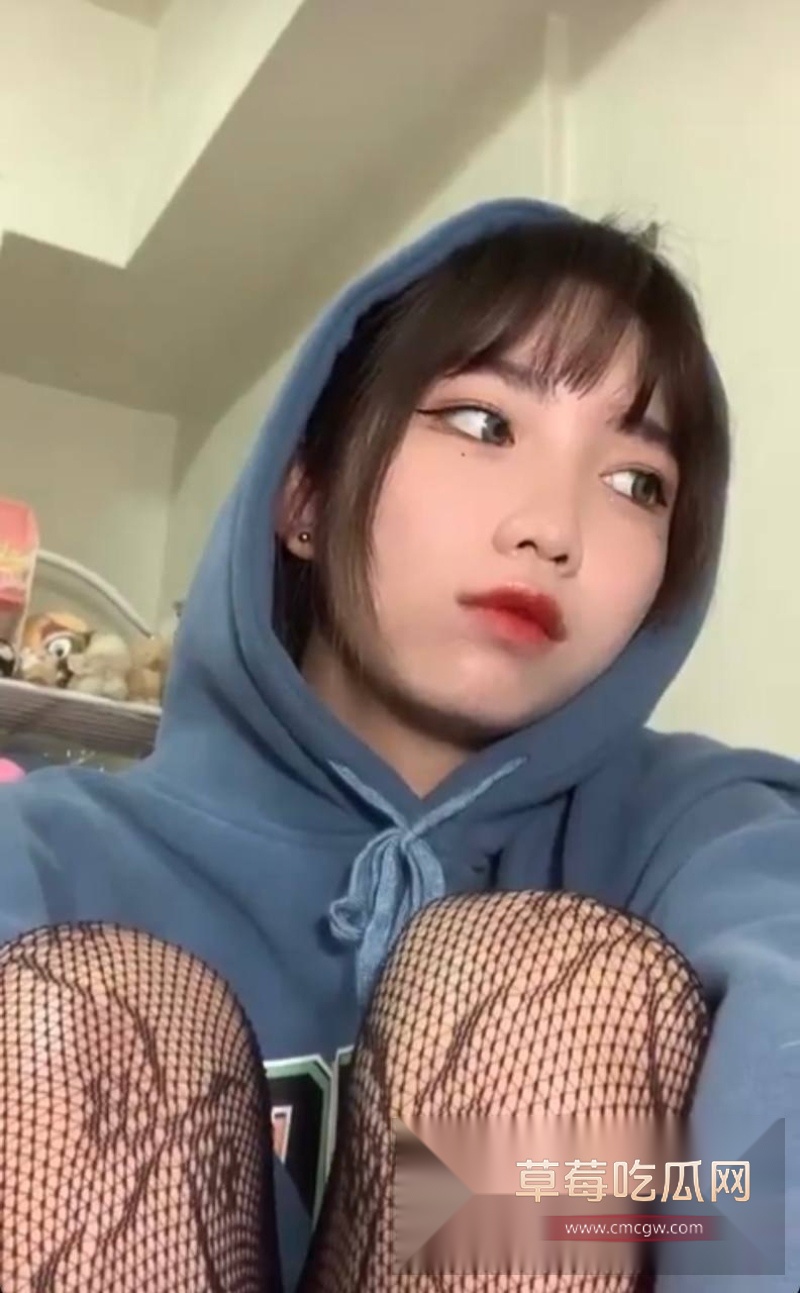 高颜值巨乳翘臀学生妹陈薇琪 1