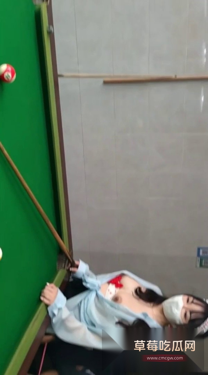 推特网红TonyJ和贝贝户外台球厅露出 7 推特网红TonyJ和贝贝户外台球厅露出 7