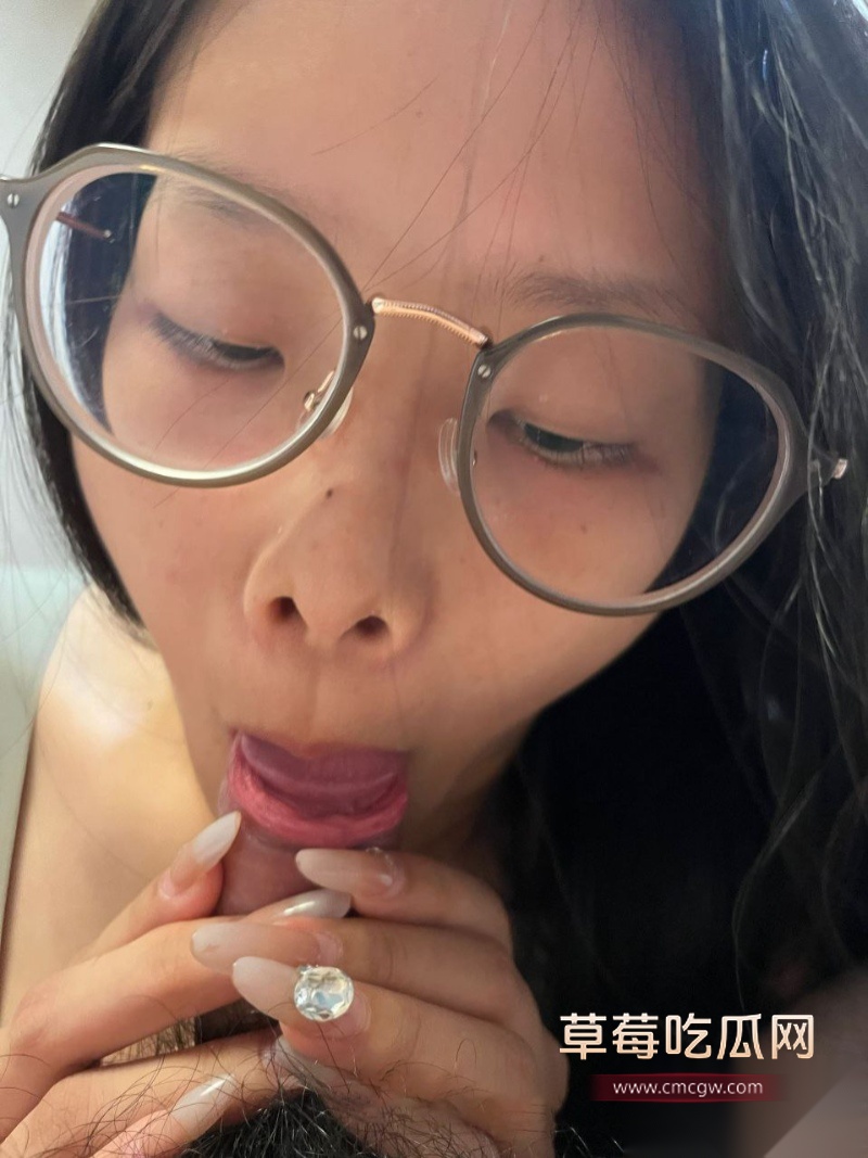 青岛滨海学院大二眼镜妹 7