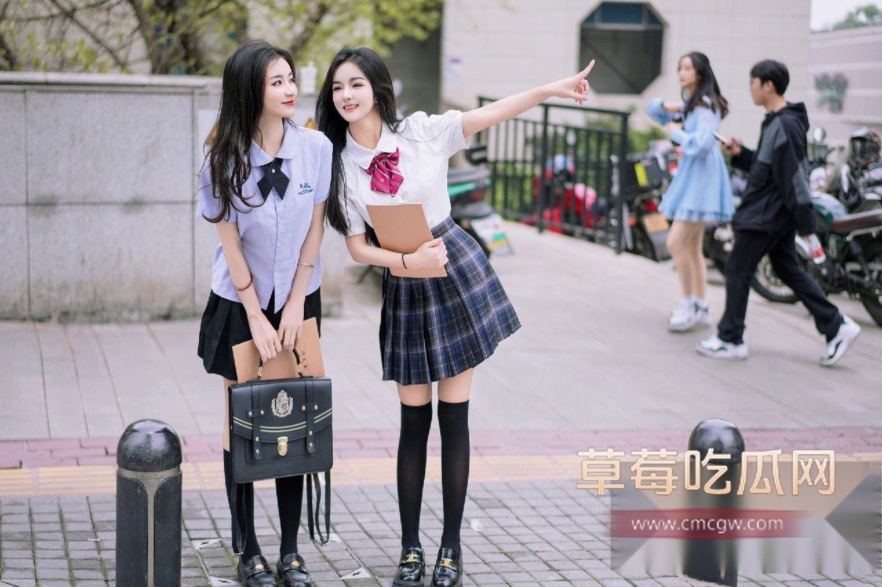 秀人网姐妹花鱼尾与谭小灵 18 秀人网姐妹花鱼尾与谭小灵 18
