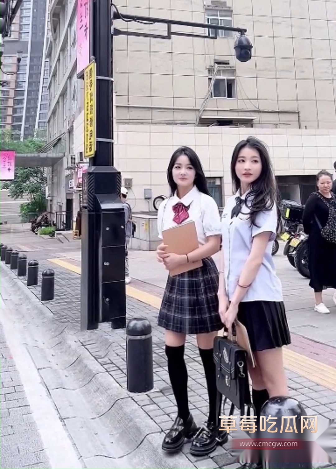 秀人网姐妹花鱼尾与谭小灵 8 秀人网姐妹花鱼尾与谭小灵 8