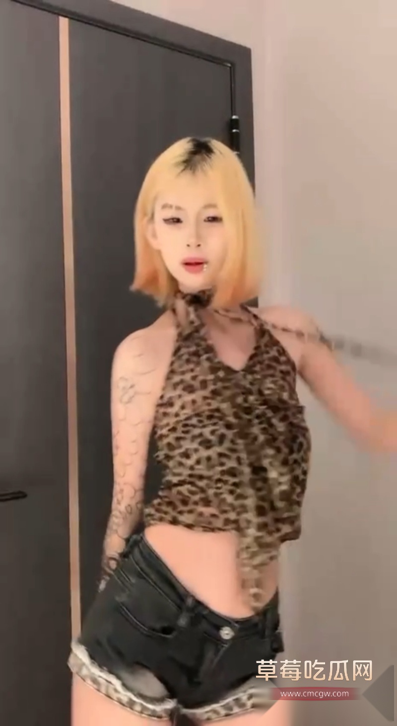 花臂黄毛精神小妹1 1 花臂黄毛精神小妹1 1