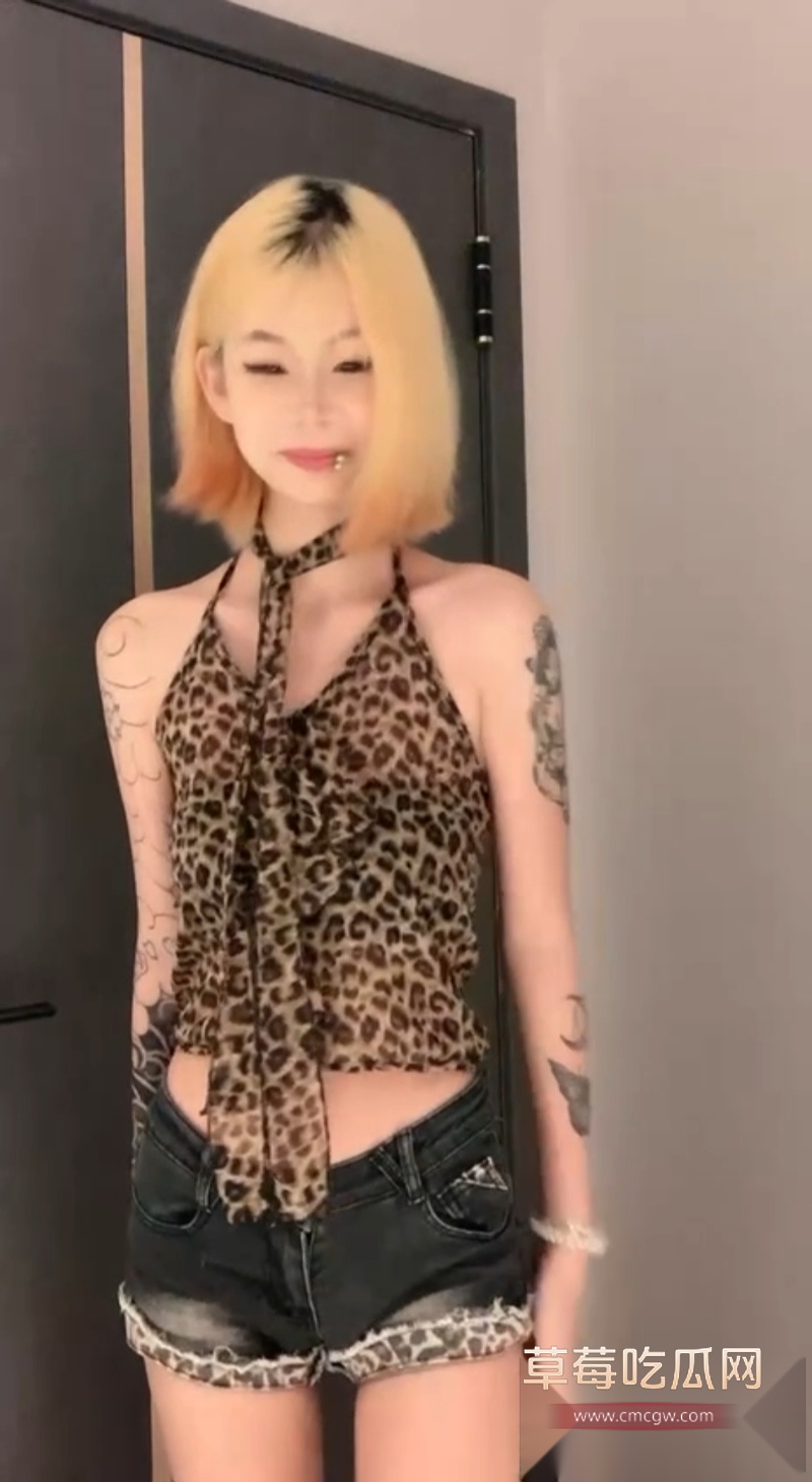 花臂黄毛精神小妹1 花臂黄毛精神小妹1
