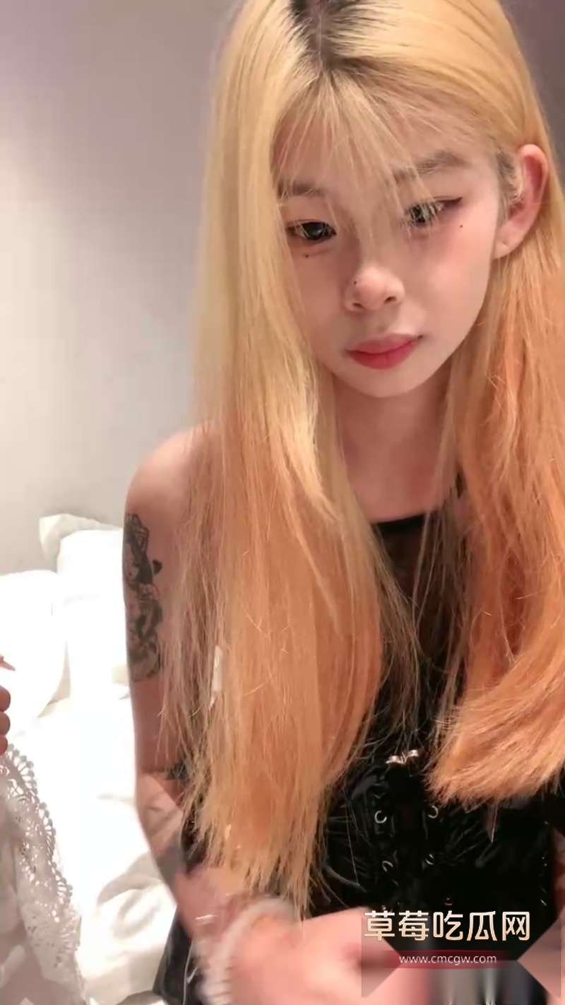 花臂黄毛精神小妹8 7 花臂黄毛精神小妹8 7
