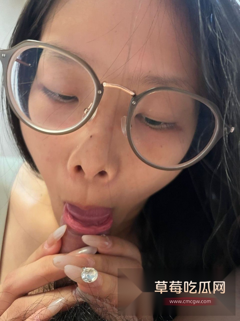 青岛滨海学院大二完美露脸眼镜妹私密视频曝光 3
