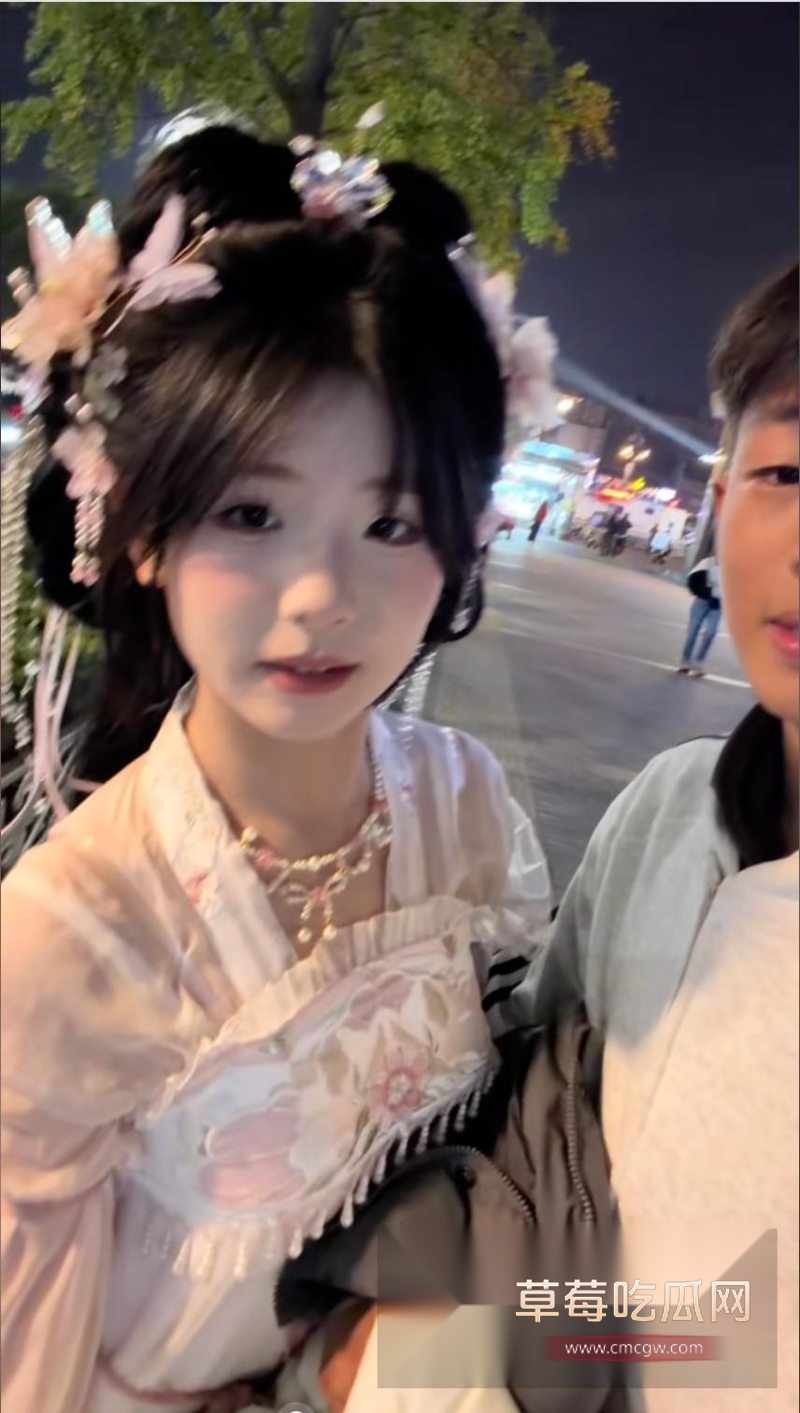 抖音清纯女大选择直接走捷径2 抖音清纯女大选择直接走捷径2