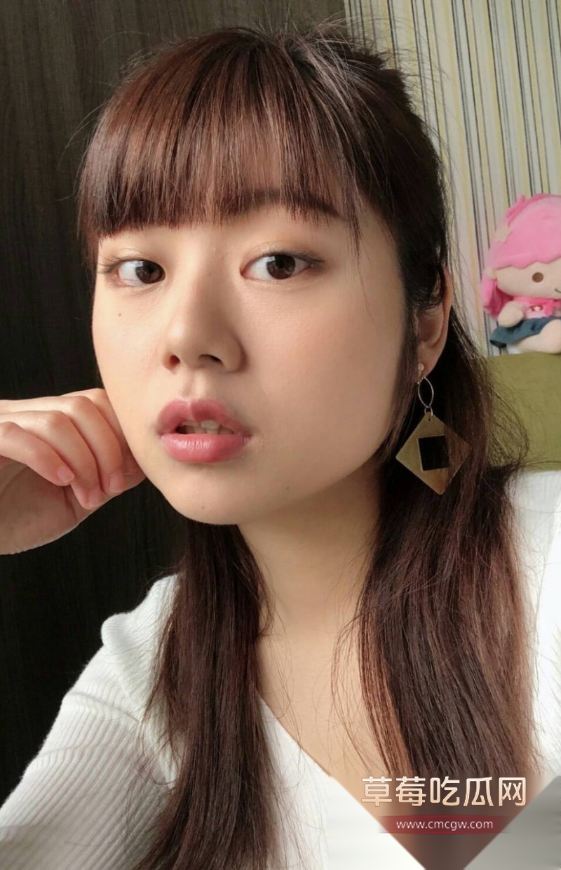 齐刘海大眼巨乳大一新生 林恩琪 2 齐刘海大眼巨乳大一新生 林恩琪 2