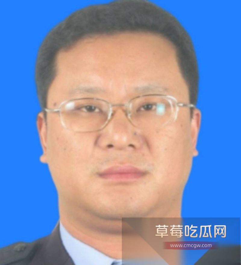 山东寿光公安局局长王滨干儿子带百人在公安局附近持刀火拼 6 山东寿光公安局局长王滨干儿子带百人在公安局附近持刀火拼 6