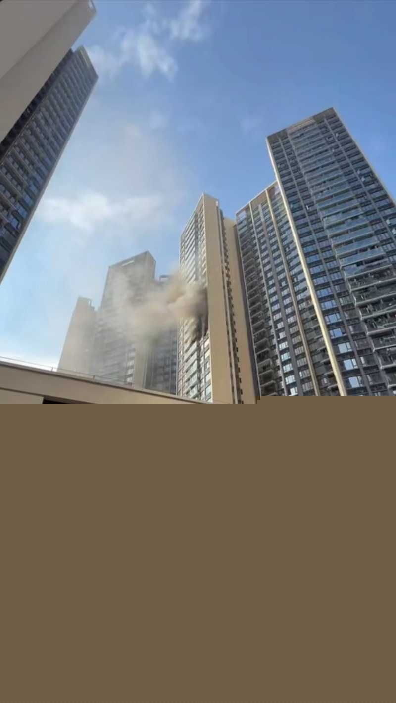 珠海一酒鬼酒后纵火 烧毁楼房引发紧急疏散 2 珠海一酒鬼酒后纵火 烧毁楼房引发紧急疏散 2