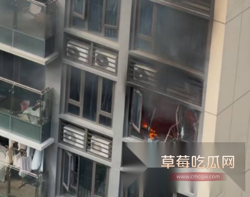 珠海一酒鬼酒后纵火 烧毁楼房引发紧急疏散 9 珠海一酒鬼酒后纵火 烧毁楼房引发紧急疏散 9