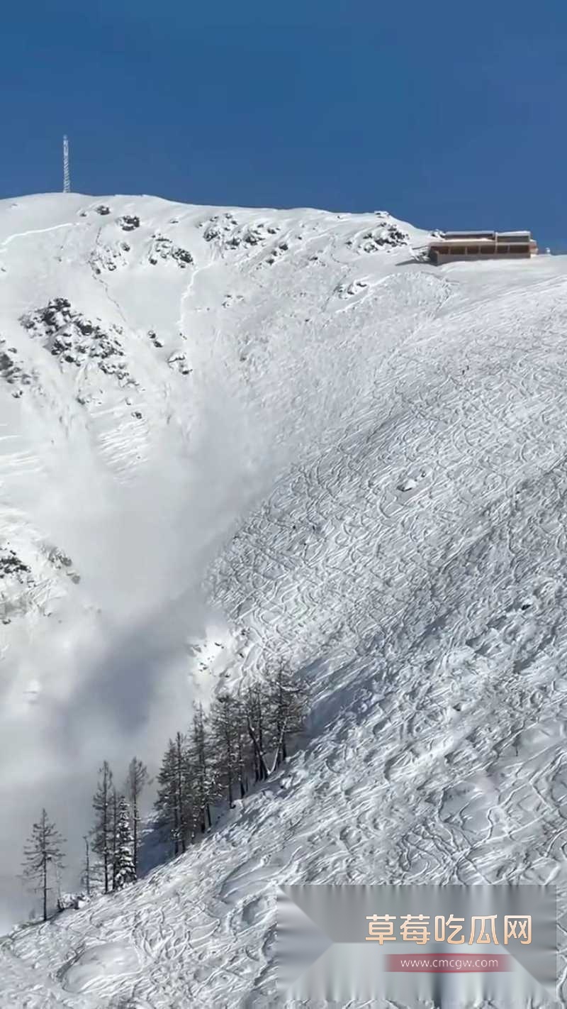 新疆禾木吉克普林滑雪场突发雪崩 8 新疆禾木吉克普林滑雪场突发雪崩 8