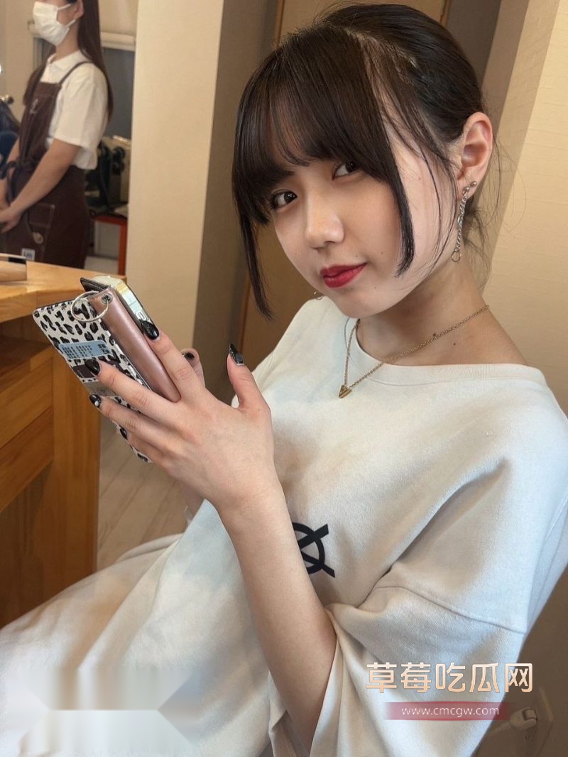 日本可爱女大学生在公园厕所大胆自慰2