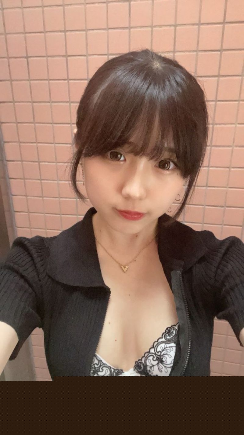 日本可爱女大学生在公园厕所大胆自慰5