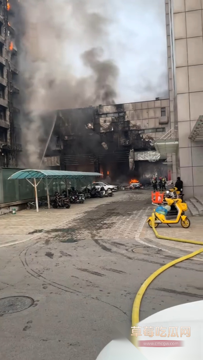 天津市西青区华鼎置地突发火灾 5 天津市西青区华鼎置地突发火灾 5