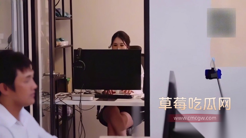 台湾御姐辛尤里母乳办公室3P狂欢 1 台湾御姐辛尤里母乳办公室3P狂欢 1
