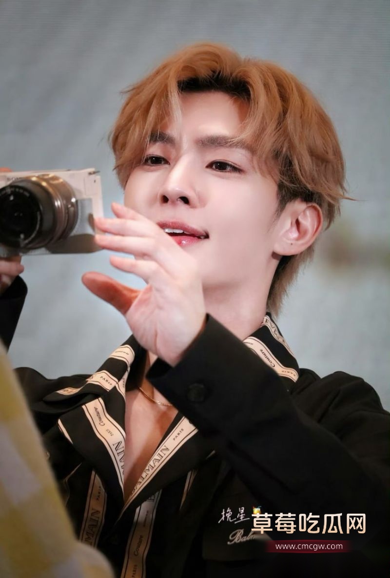 台湾男明星炎亚纶照片2 台湾男明星炎亚纶照片2