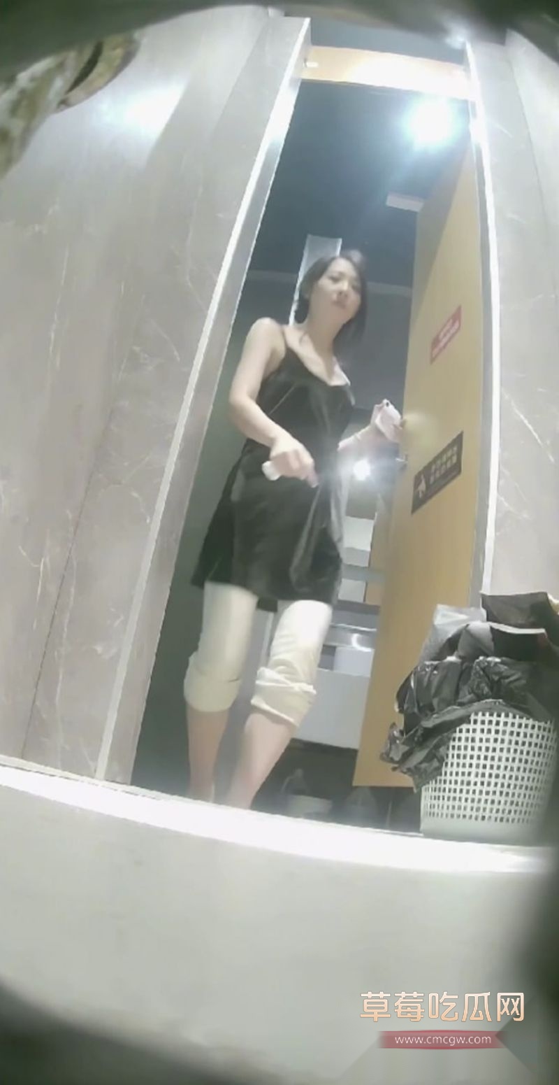 厕所偷拍多位漂亮妹妹尿尿全过程合集4 厕所偷拍多位漂亮妹妹尿尿全过程合集4