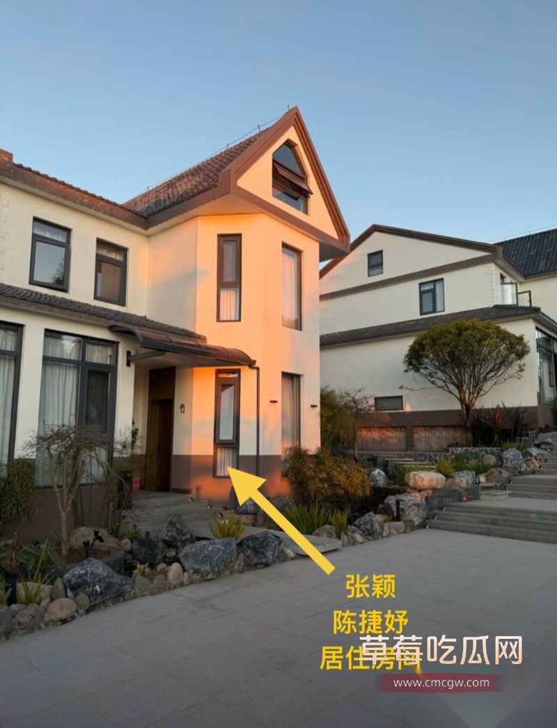 云南玉溪元江县农业局副局长张颖偷情被曝 24
