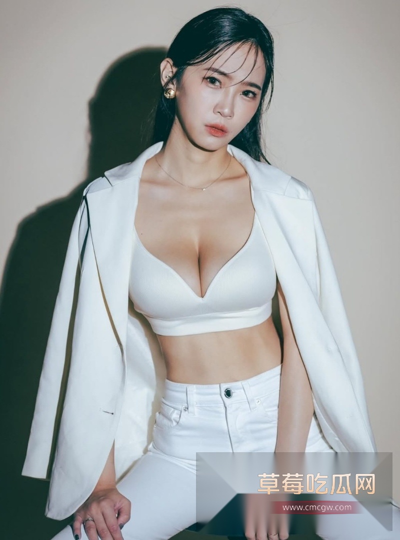 超漂亮短发巨乳网美麦麦家用摄像头遭黑客破解 9 超漂亮短发巨乳网美麦麦家用摄像头遭黑客破解 9