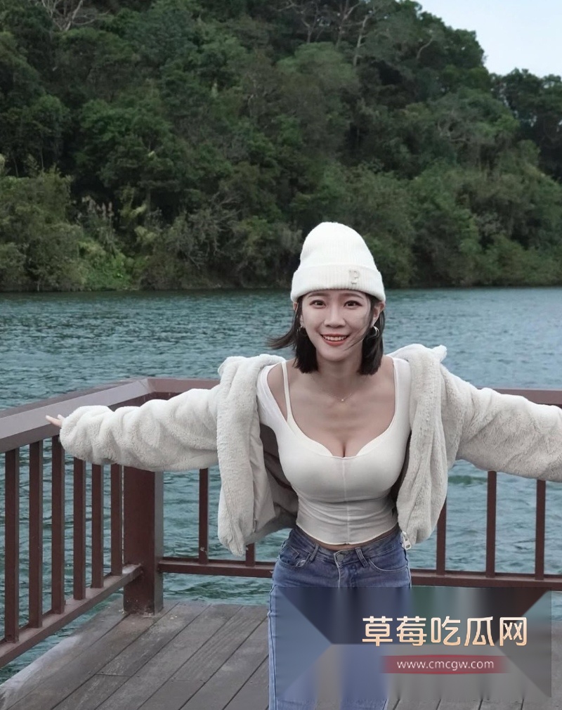 超漂亮短发巨乳网美麦麦家用摄像头遭黑客破解 11 超漂亮短发巨乳网美麦麦家用摄像头遭黑客破解 11