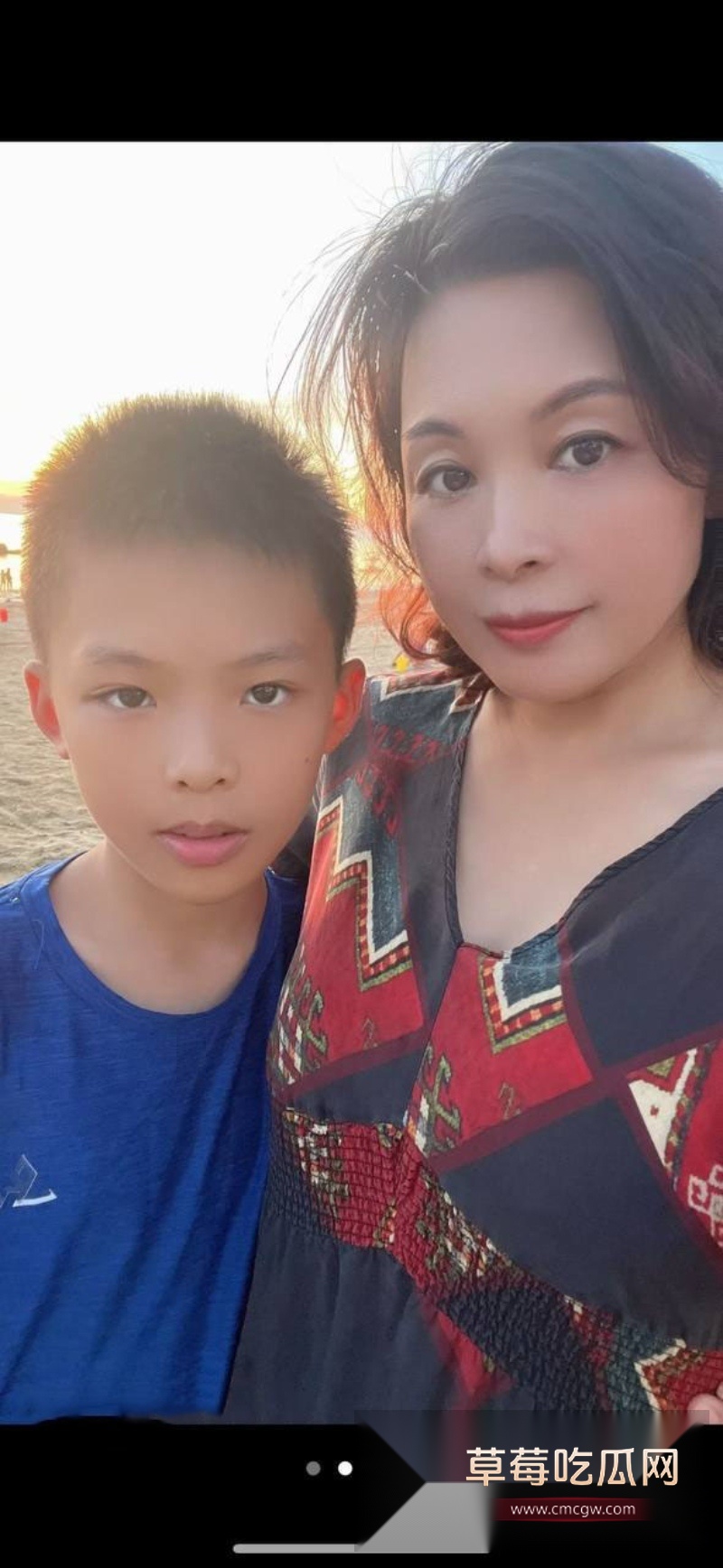 双少妇跪舔深喉互玩 5 双少妇跪舔深喉互玩 5