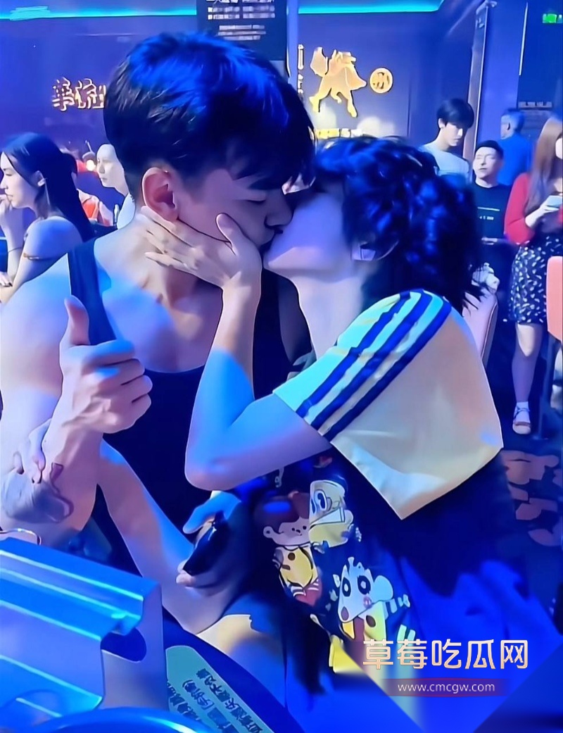 全网60w粉TS网红选妃睡粉 47 全网60w粉TS网红选妃睡粉 47