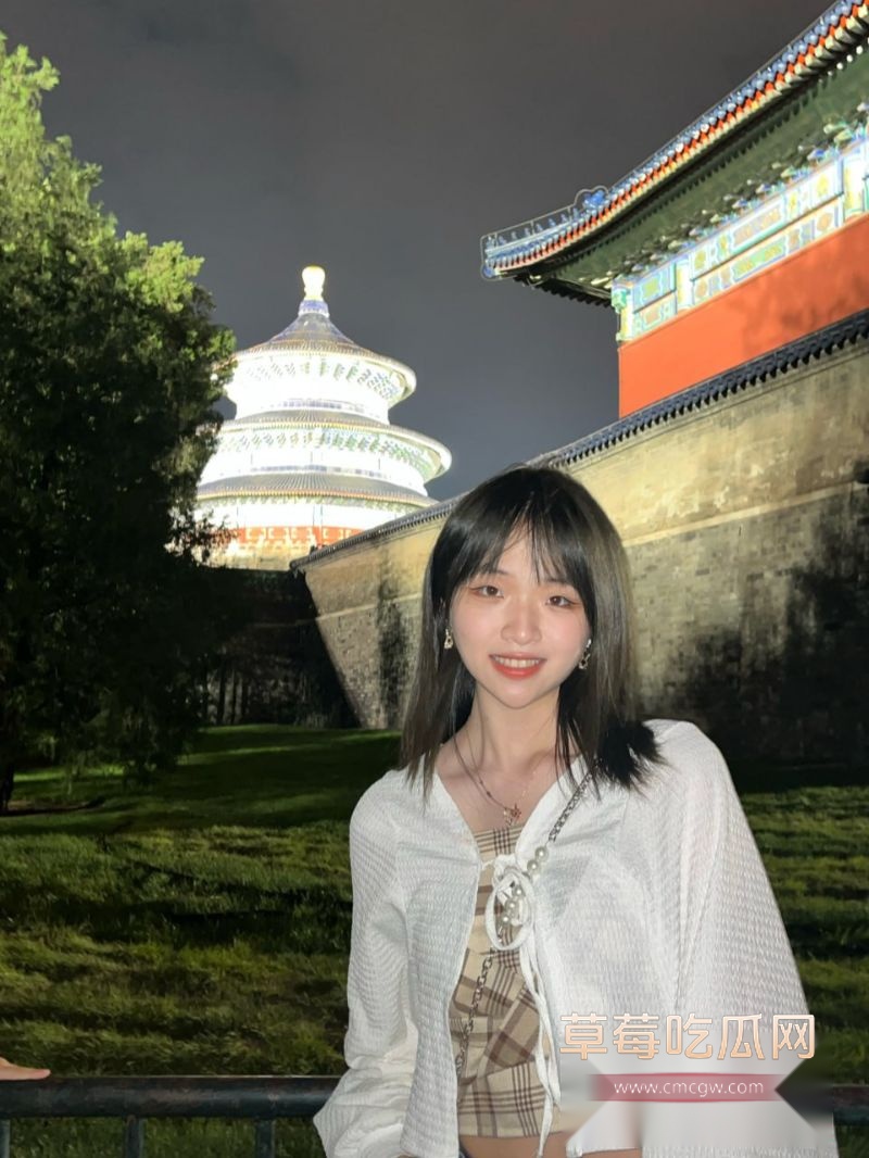 在校女大学生董明洁1