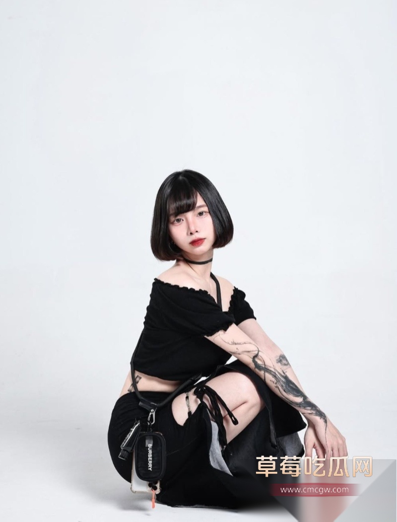 IG20万粉高颜巨乳模特ZAZZA 25 IG20万粉高颜巨乳模特ZAZZA 25