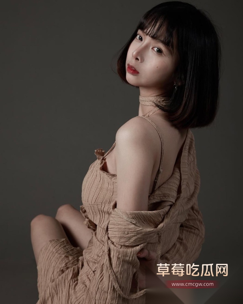 IG20万粉高颜巨乳模特ZAZZA 23 IG20万粉高颜巨乳模特ZAZZA 23