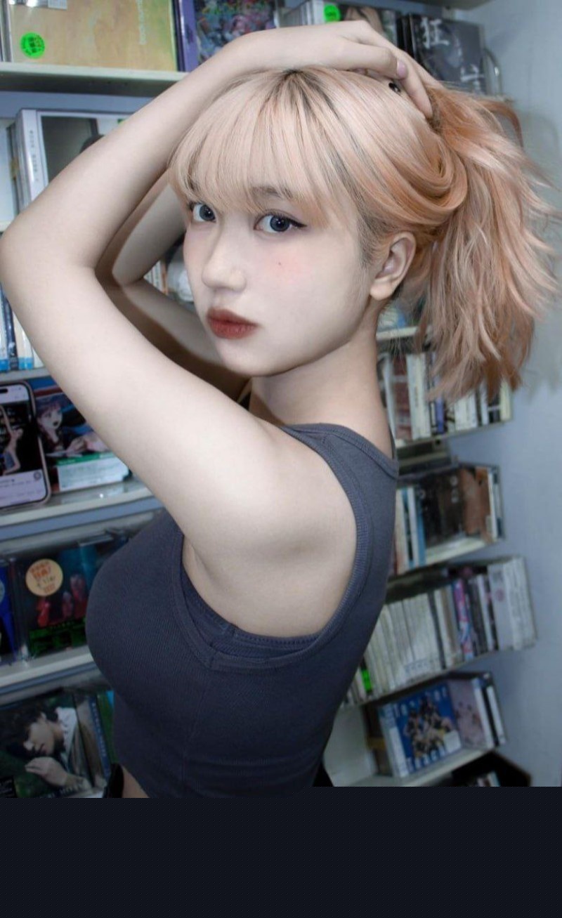 台湾ins网红艾莎被“经纪人”骗去做身材展示2 台湾ins网红艾莎被“经纪人”骗去做身材展示2